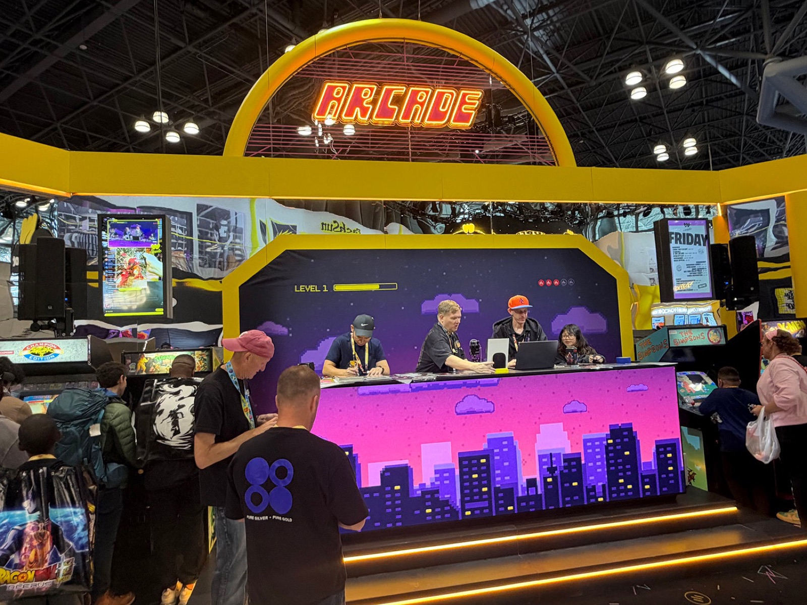 El stand como estudio de televisión: lo que dejó la venta en vivo en una gran convención