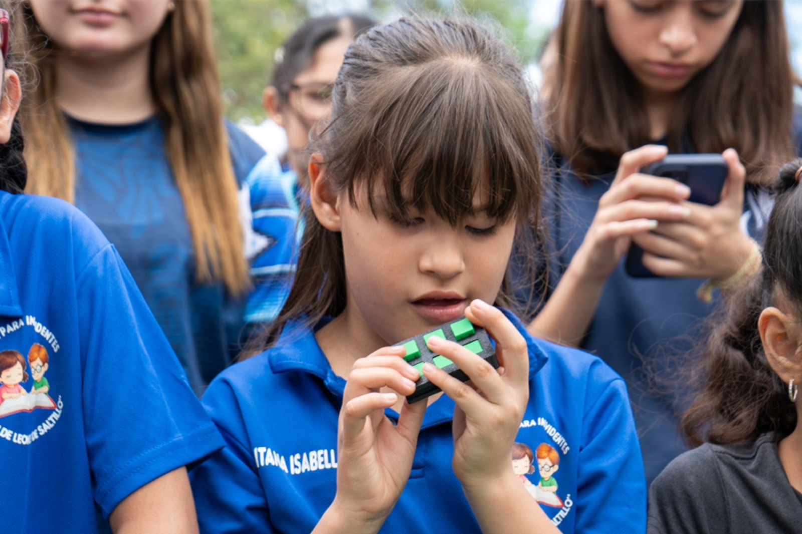Escuchar antes de diseñar: lo que enseña un proyecto para aprender braille
